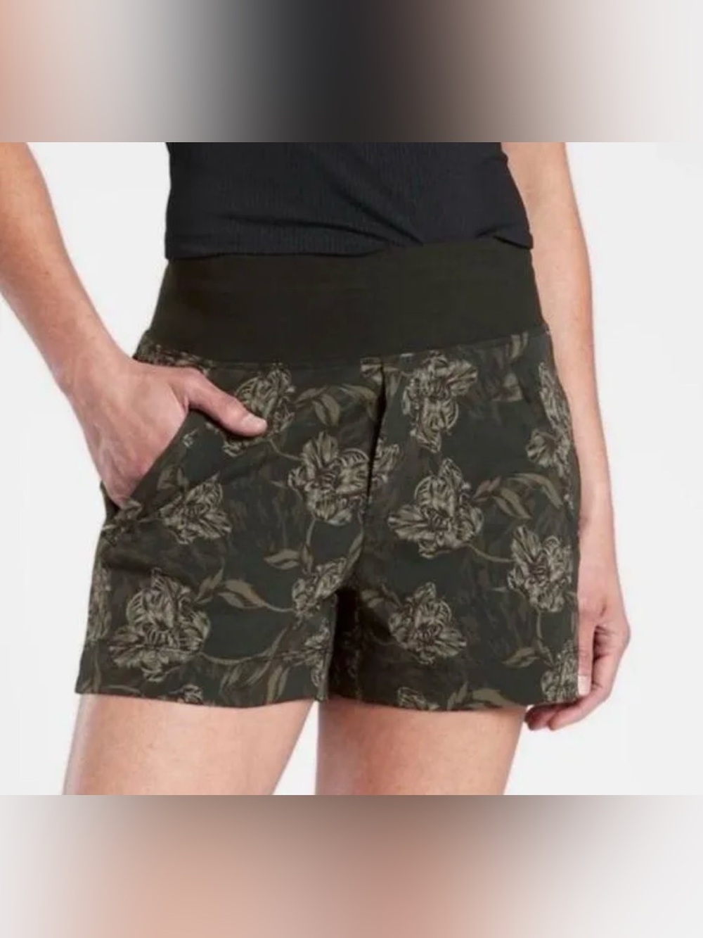 Athleta Trekkie North Short Women's Olive UPF 50+ Breathable size 10 - NWOT